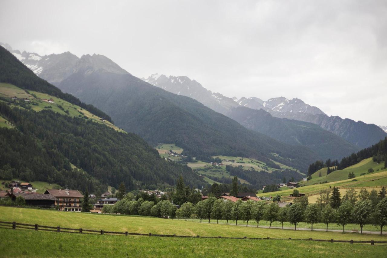 Zum Sonnentor App Larix Apartment Lutago Bagian luar foto