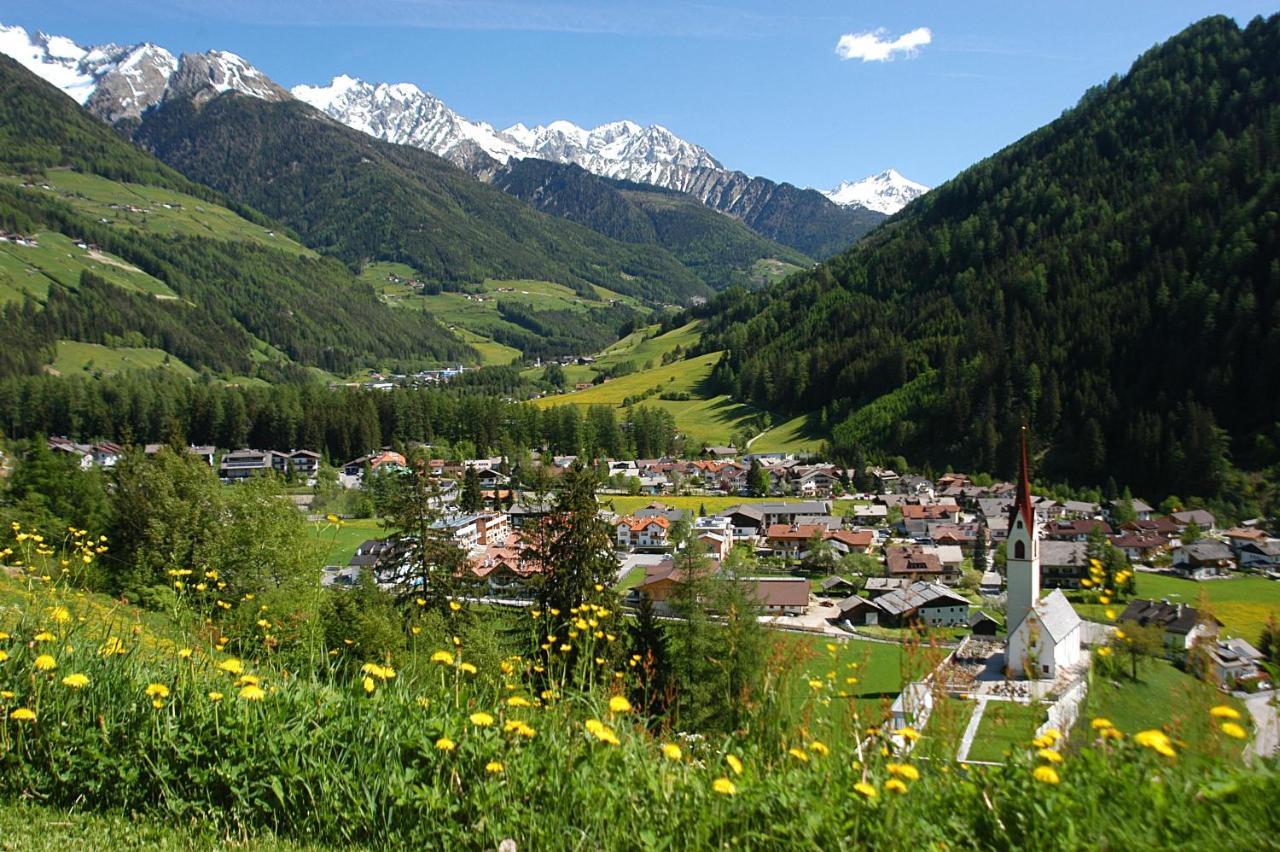 Zum Sonnentor App Larix Apartment Lutago Bagian luar foto