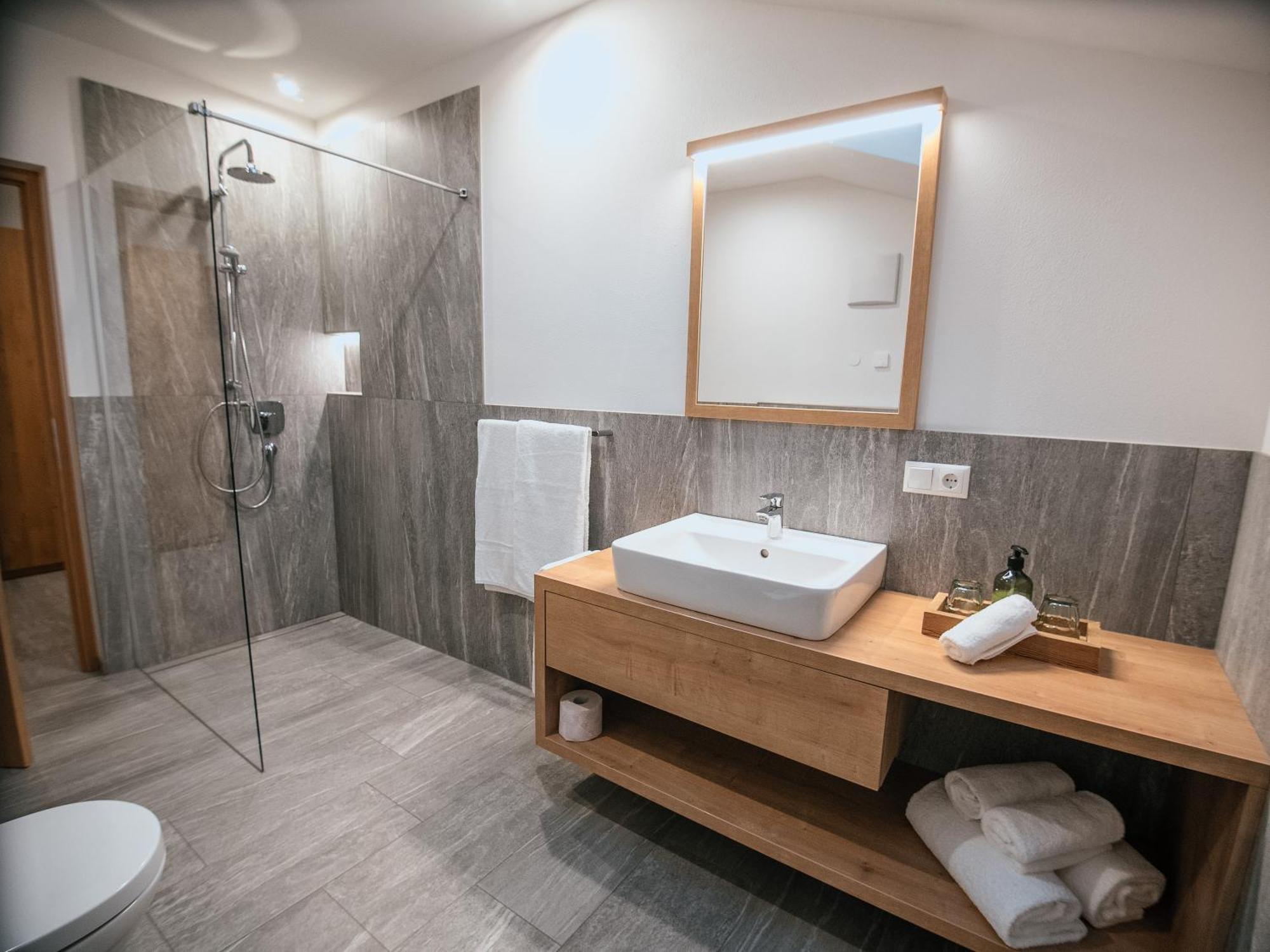 Zum Sonnentor App Larix Apartment Lutago Bagian luar foto