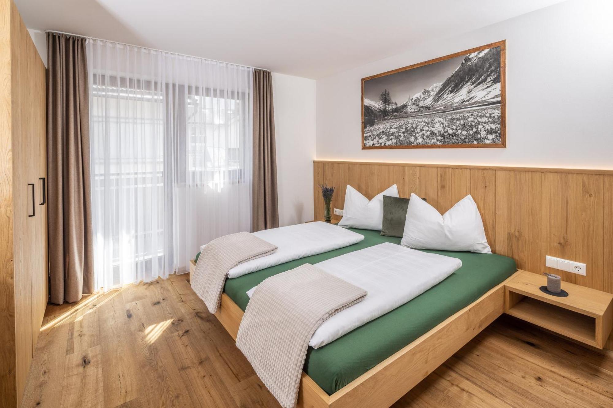 Zum Sonnentor App Larix Apartment Lutago Bagian luar foto